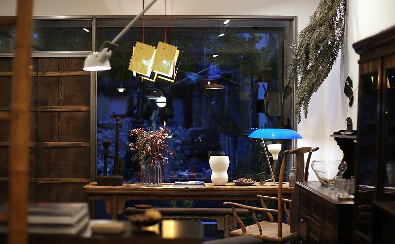 Ingo Maurer: 24 Karat Blau