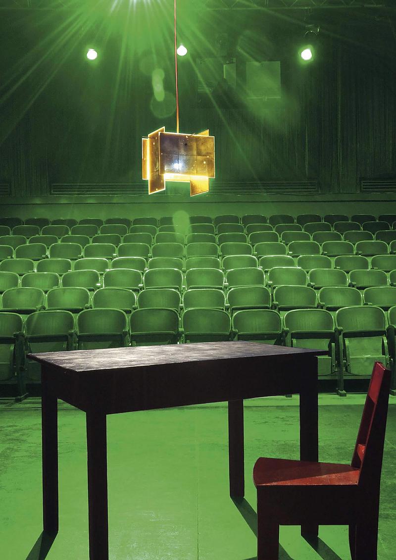 Ingo Maurer: 24 Karat Blau