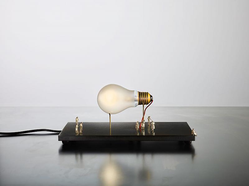 Ingo Maurer: I Ricchi Poveri - Monument for a Bulb
